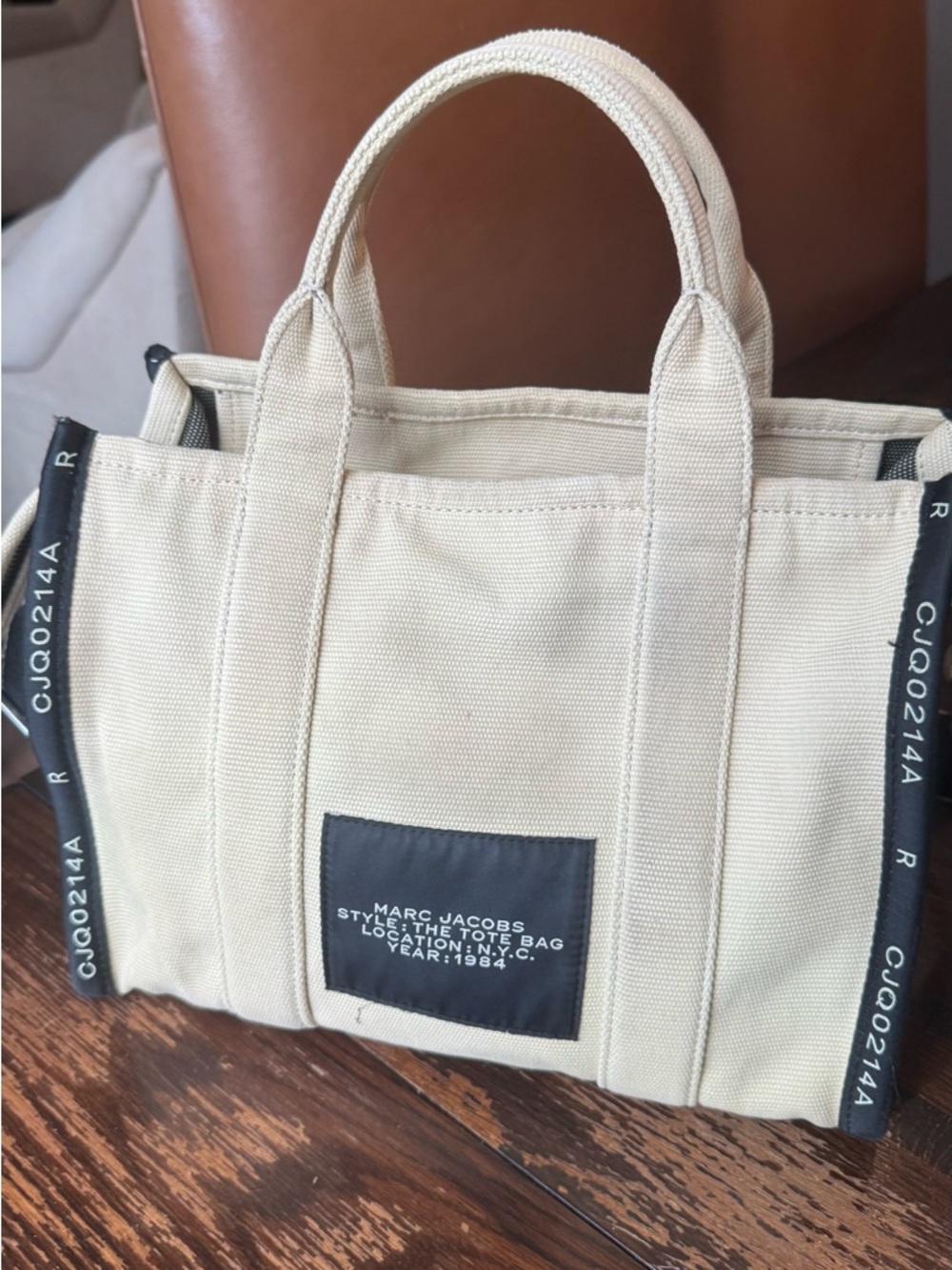 Marc Jacobs Cream Canvas 'The Tote Bag' with Black Logo - Picture 2 of 13